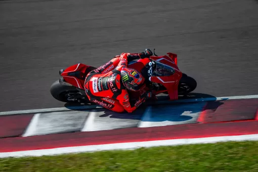 ducatioct25panigalev4gallery3.webp